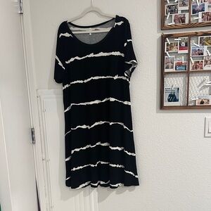 Elegant Black and White Tie-Dye Midi Dress